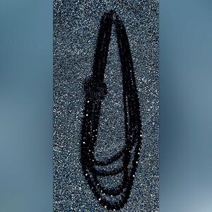 BLACK MILTI TIER BEADED NECKLACE~~
OSFA~~